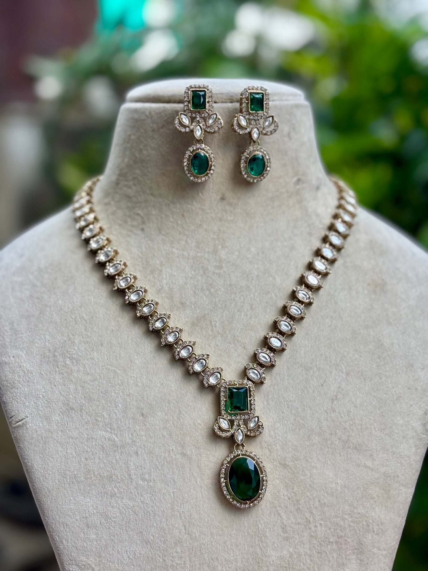 Emerald Nia Kundan Jewellery Set