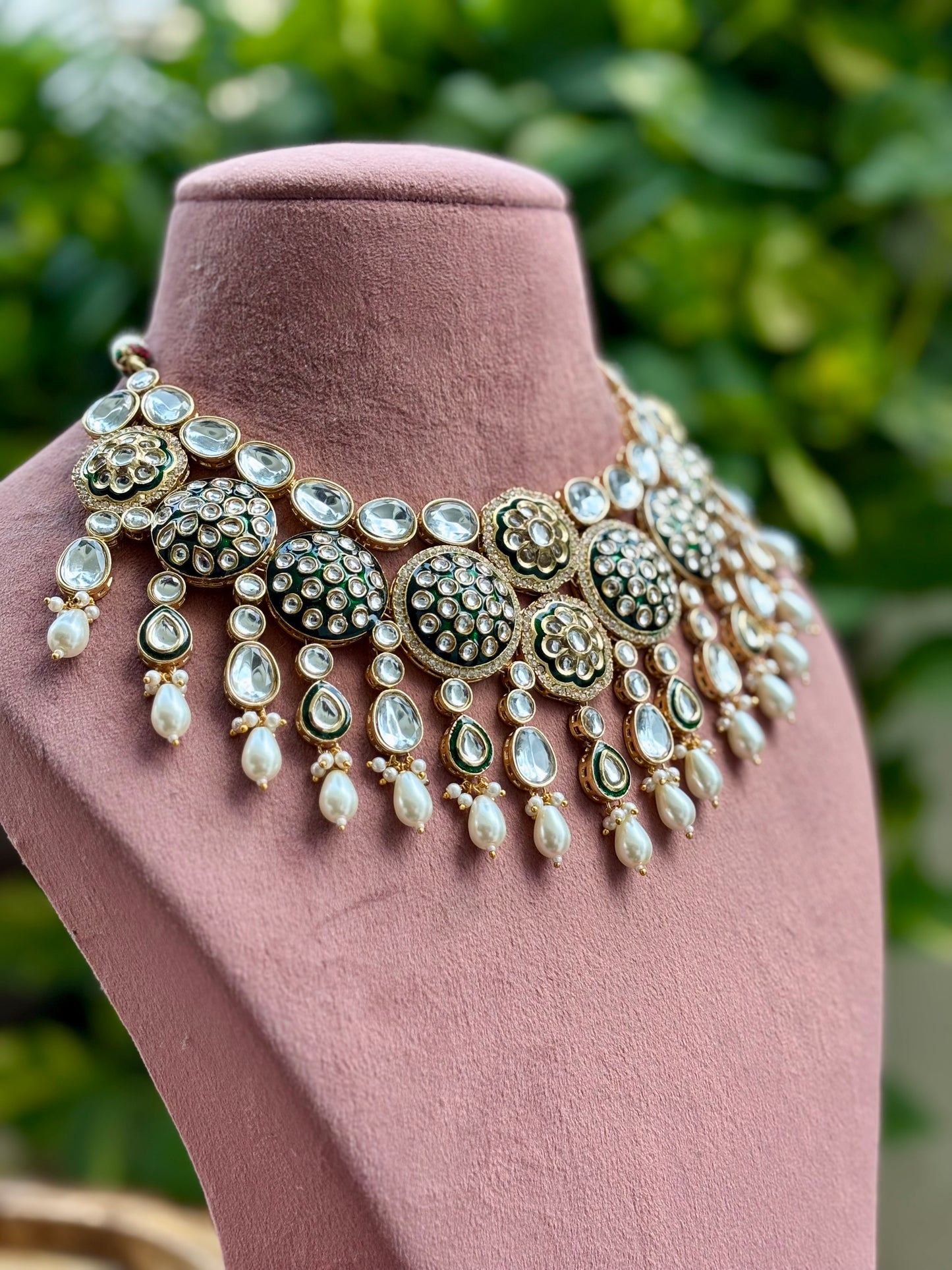 Ivory Keya Kundan Jewellery Set