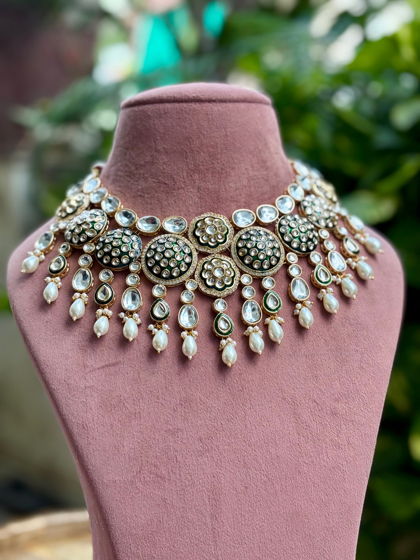 Ivory Keya Kundan Jewellery Set