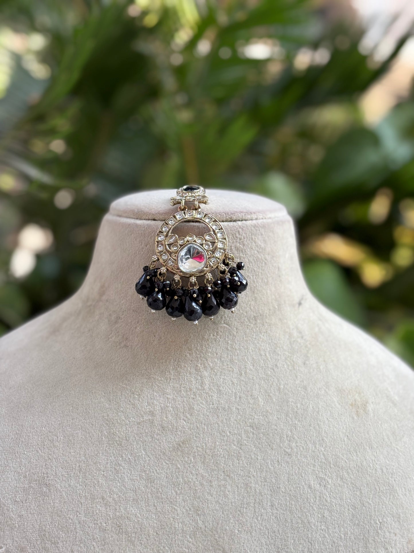 Black Shivin Kundan Jewellery Set