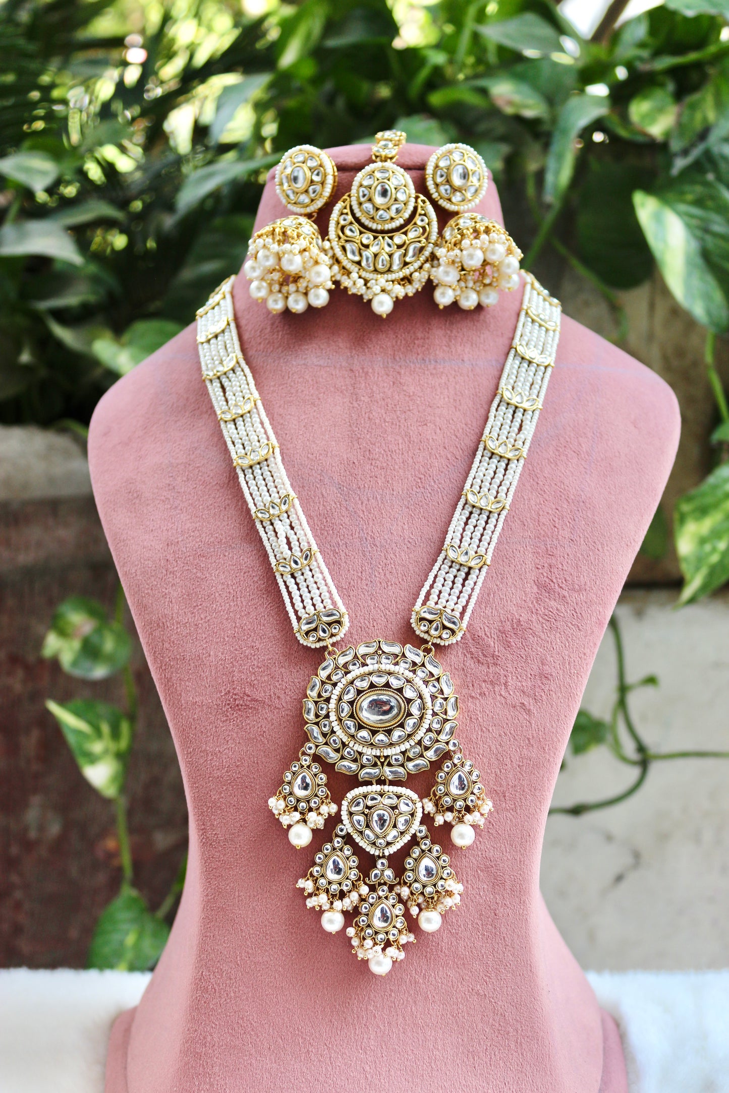 Ivory Sabya Kundan Jewellery Set
