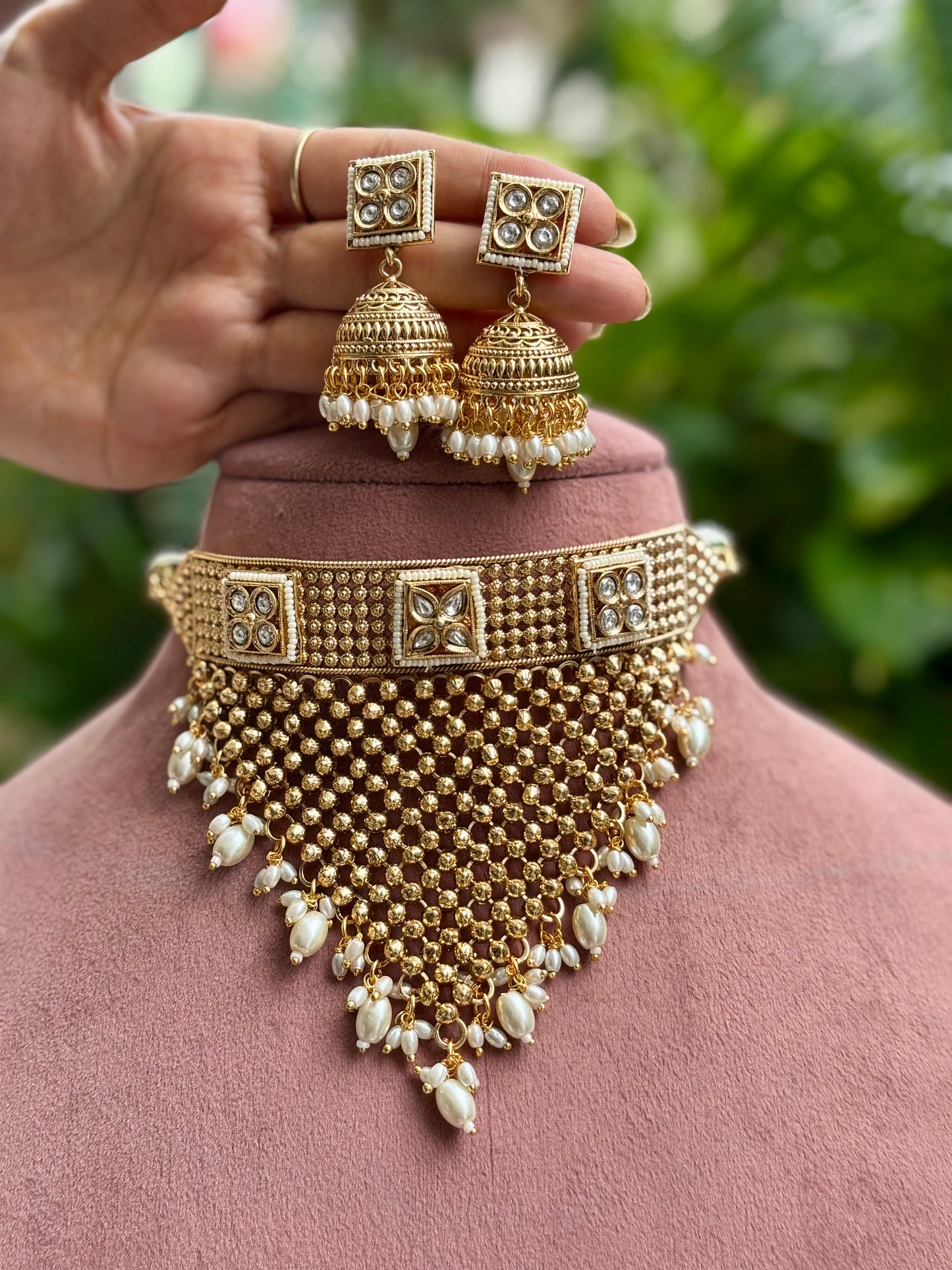 Ivory Maharani Choker Jewellery Set