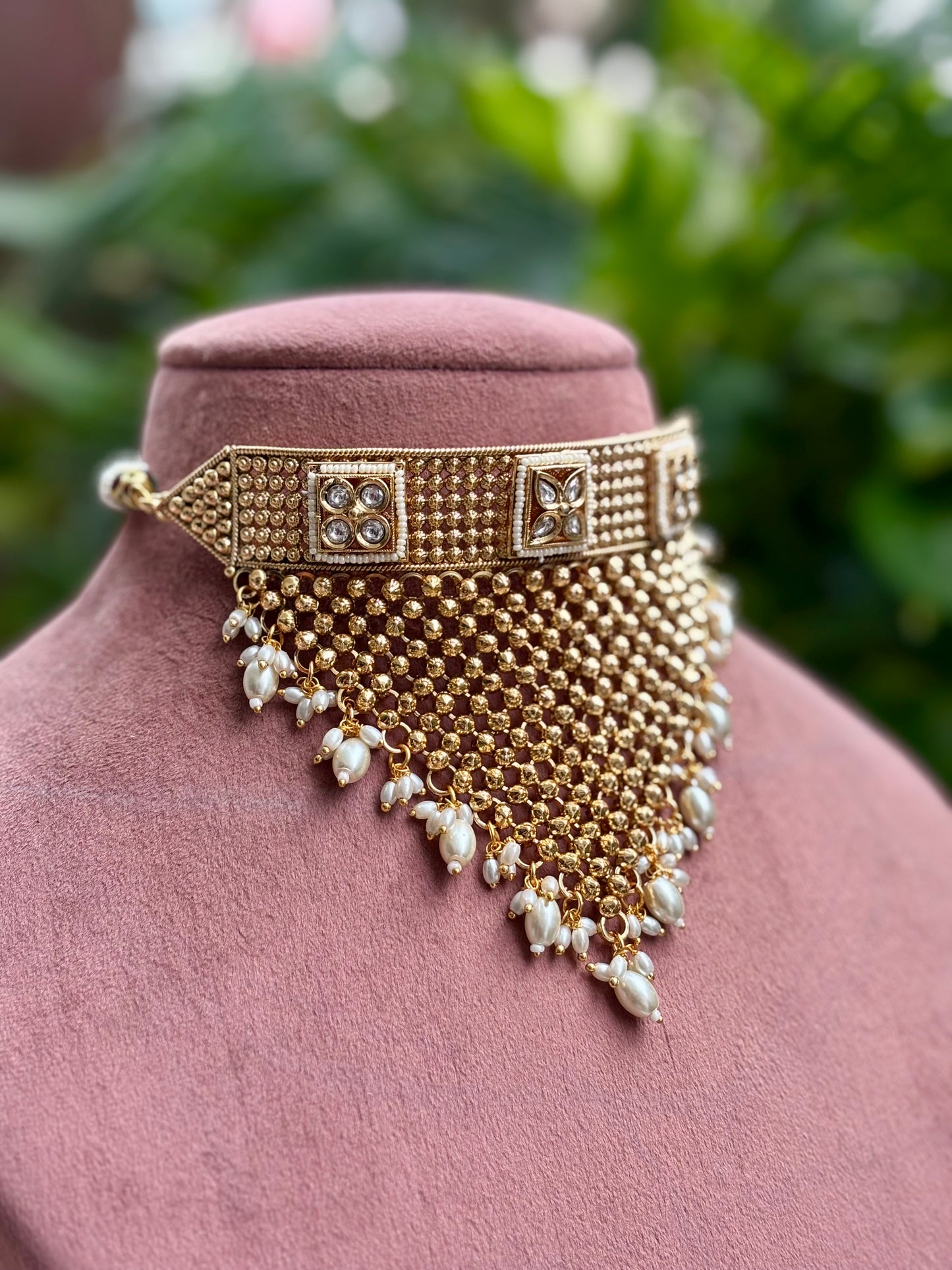 Ivory Maharani Choker Jewellery Set