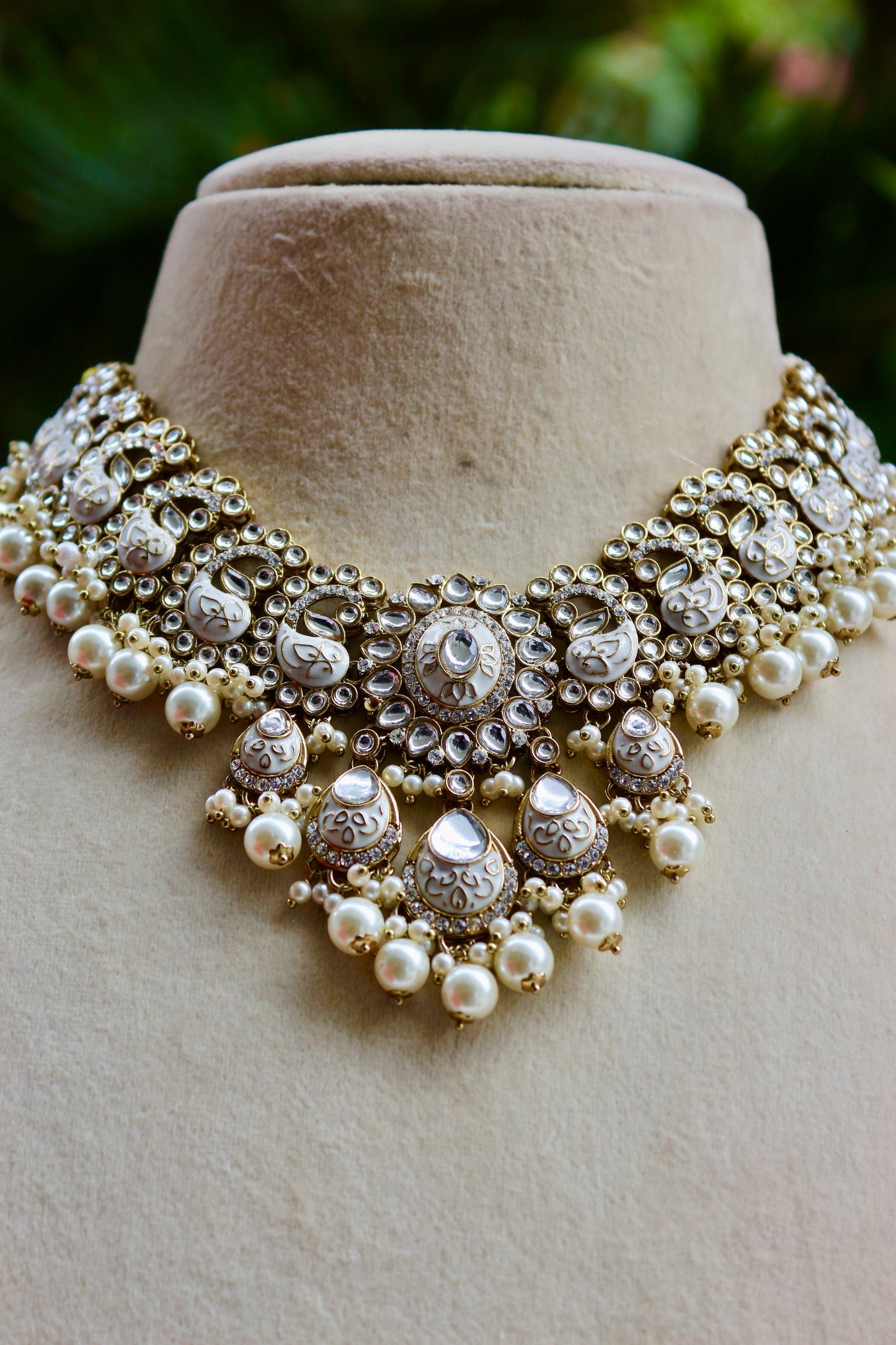 Ivory Vidya Kundan Jewellery Set