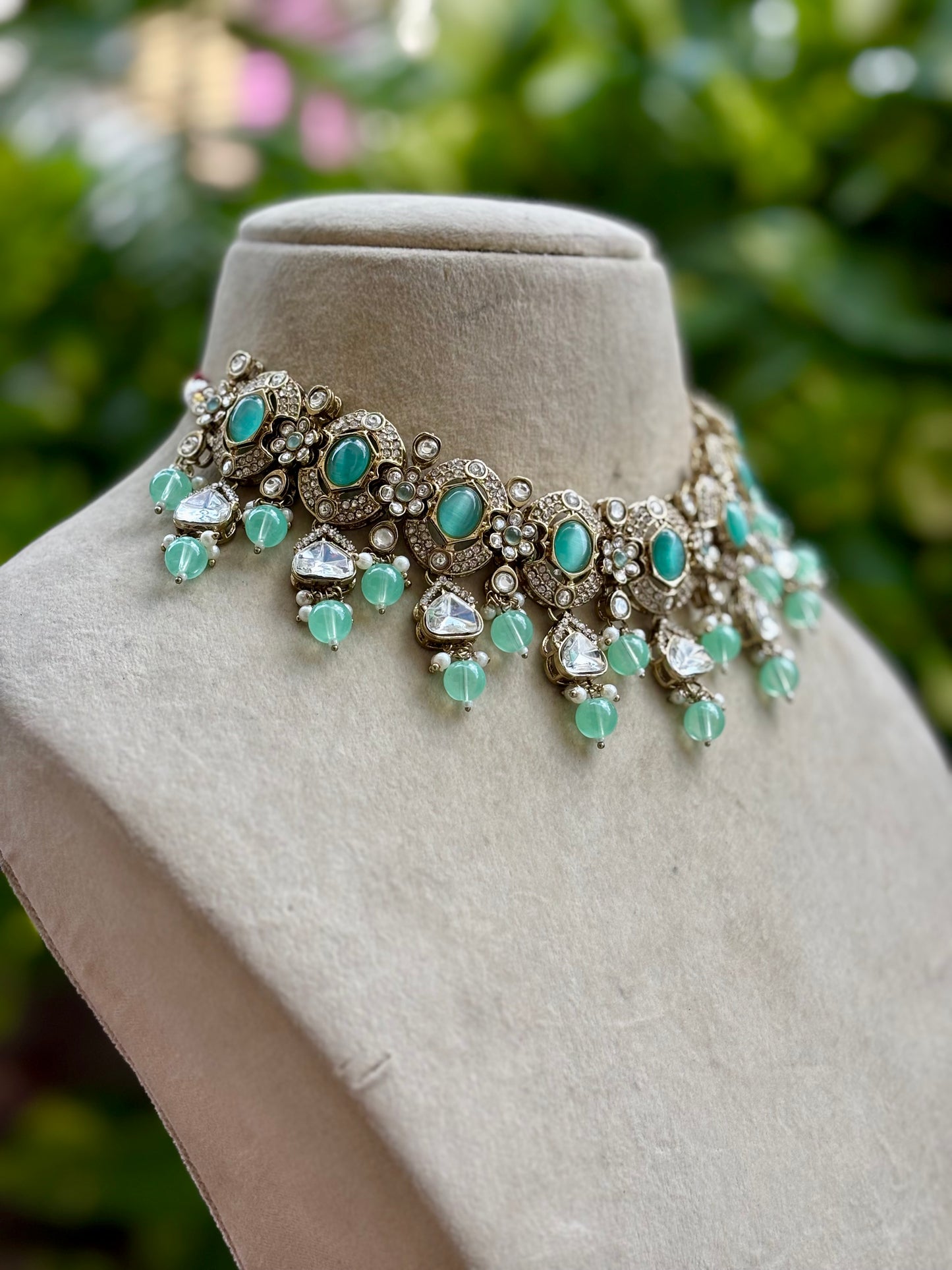 Mint Ena Kundan Jewellery Set