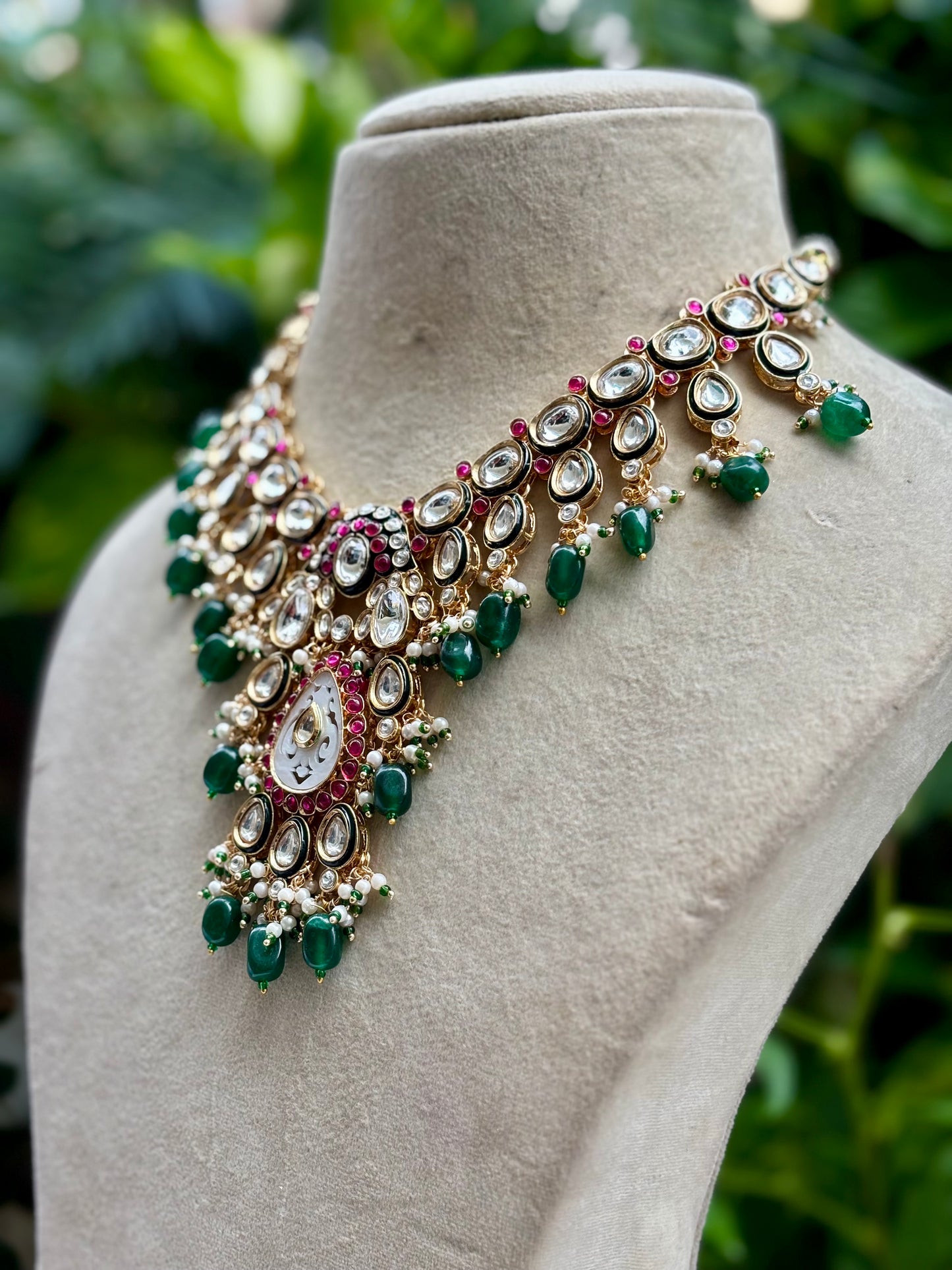 Green Reshu Kundan Jewellery Set