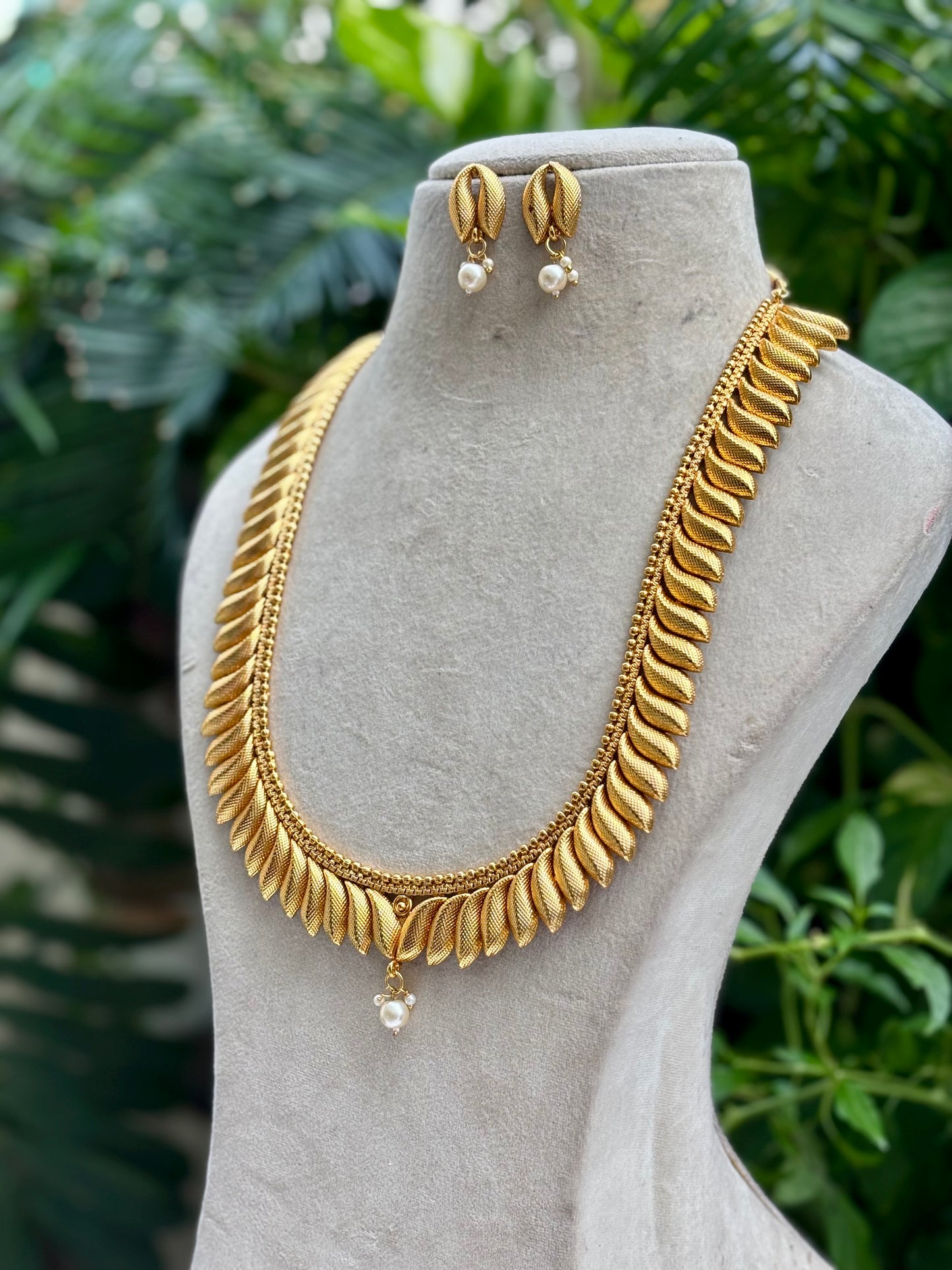 Gold Shivi Kundan Jewellery Set