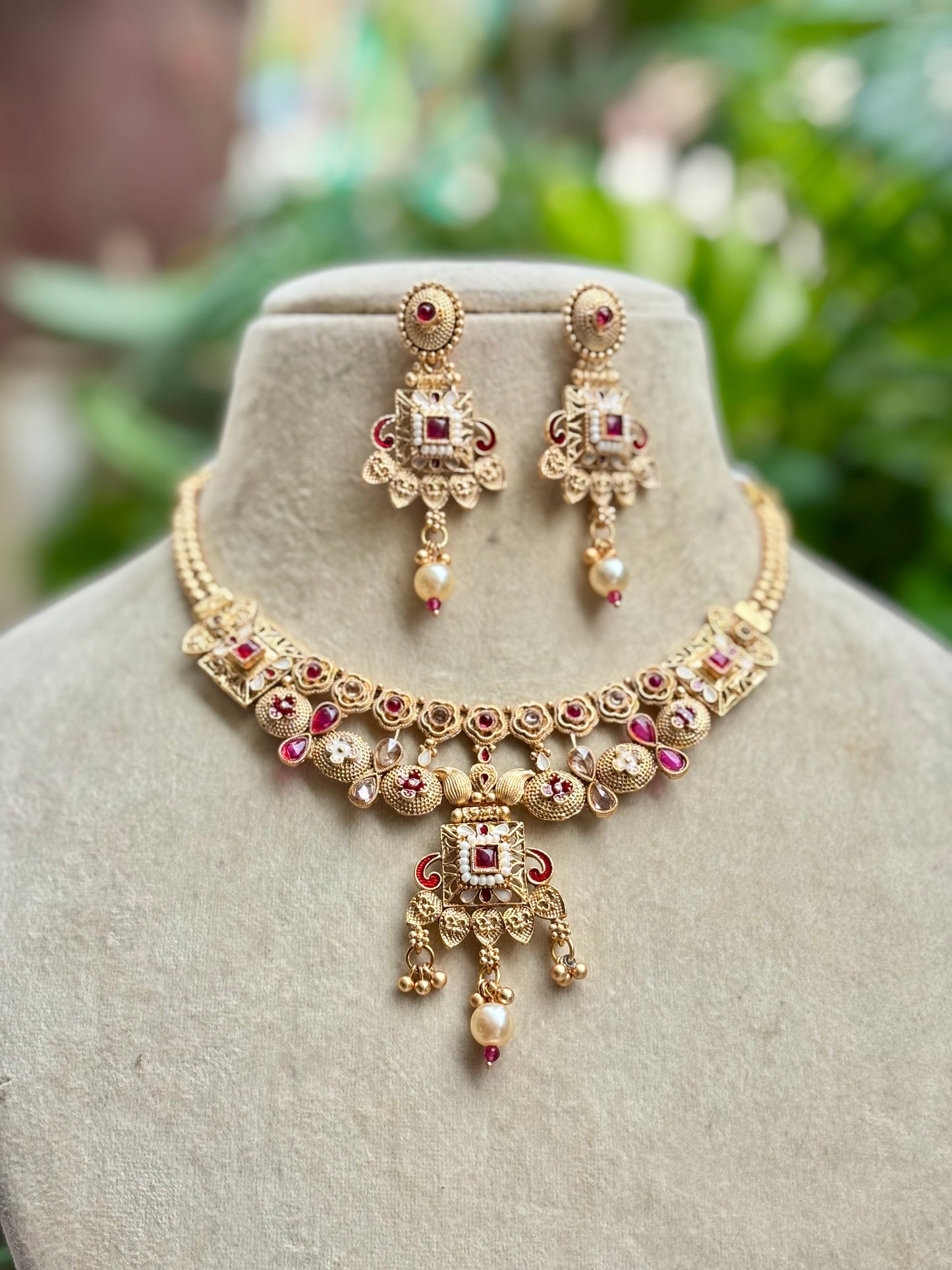 Red Mira Kundan Jewellery Set