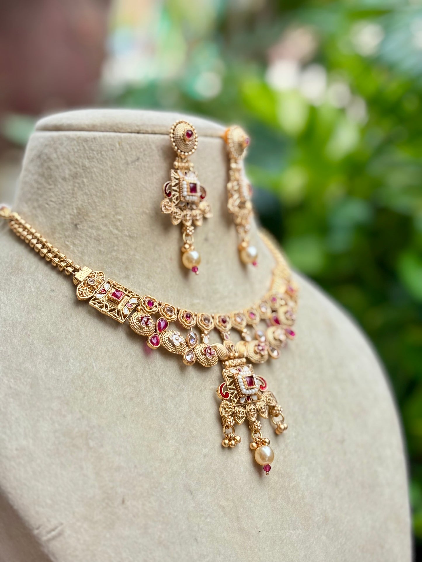 Red Mira Kundan Jewellery Set