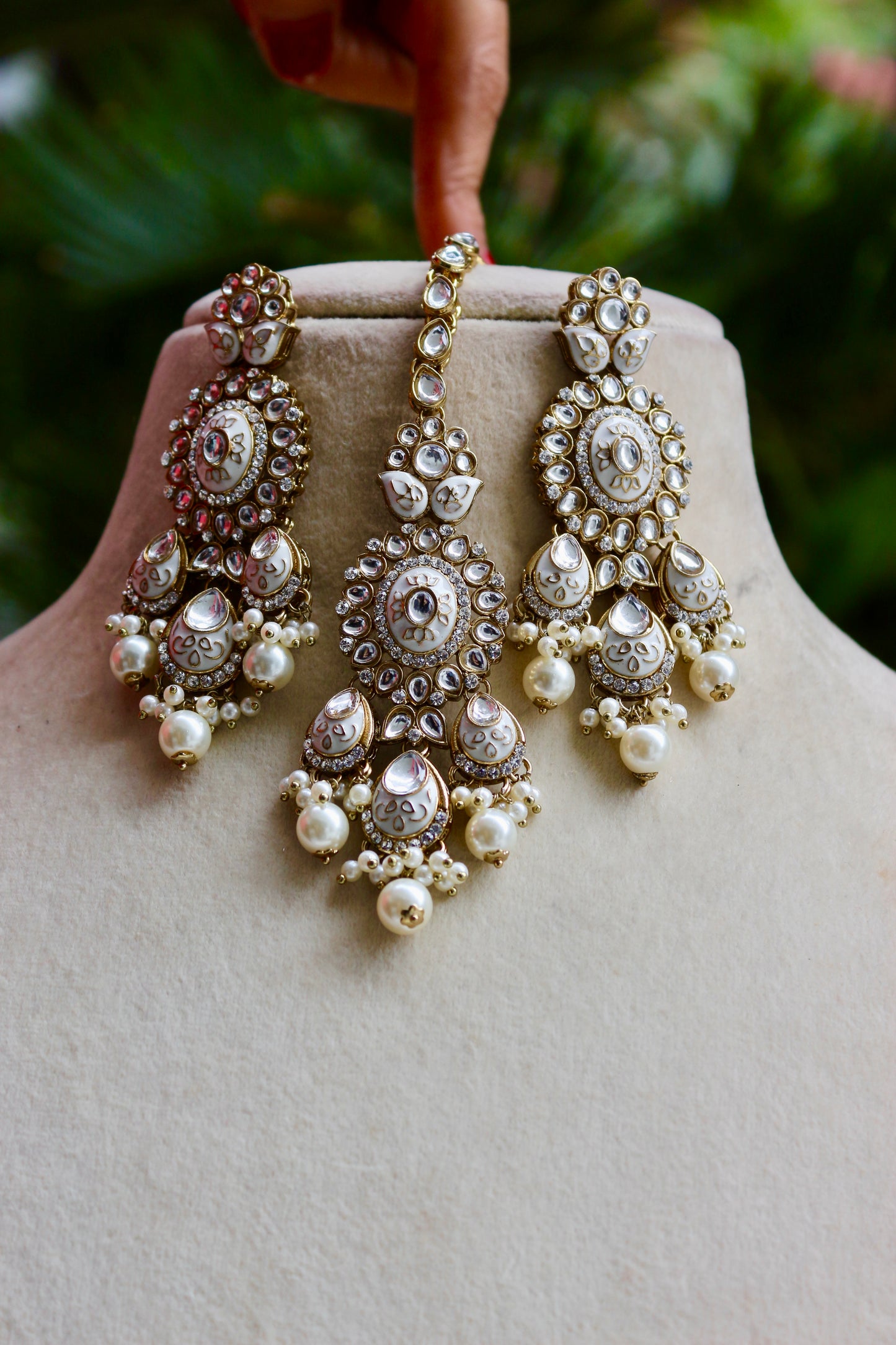 Ivory Vidya Kundan Jewellery Set