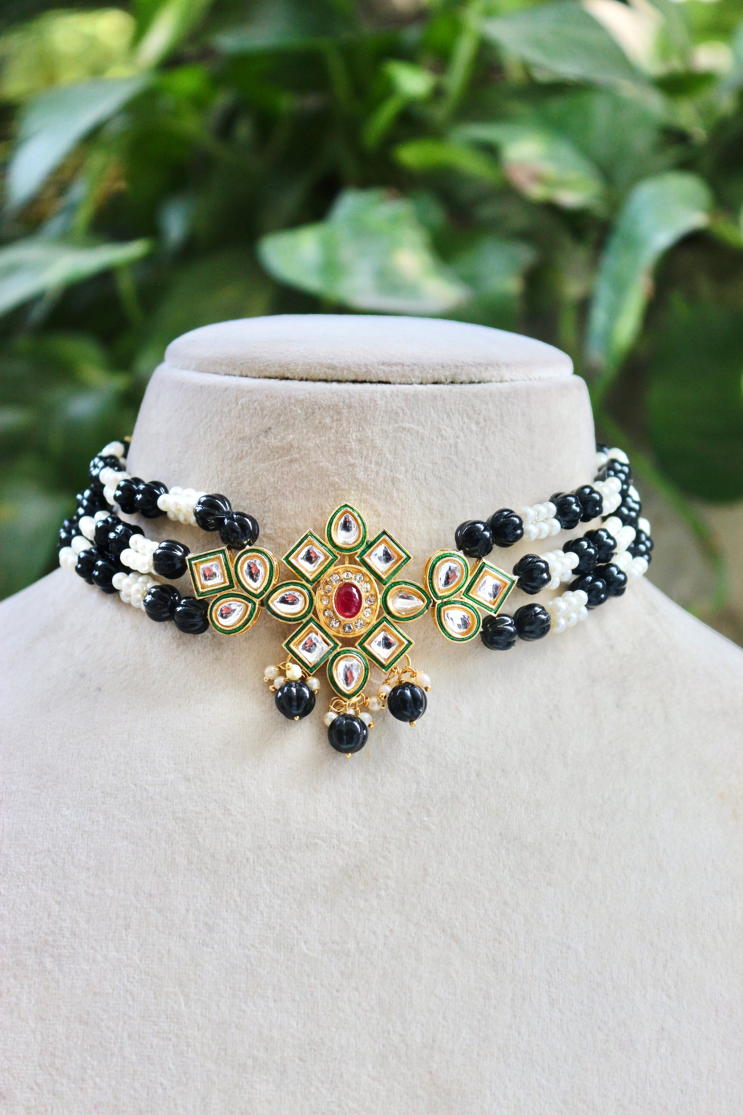 Black Gargi Kundan Jewellery Set
