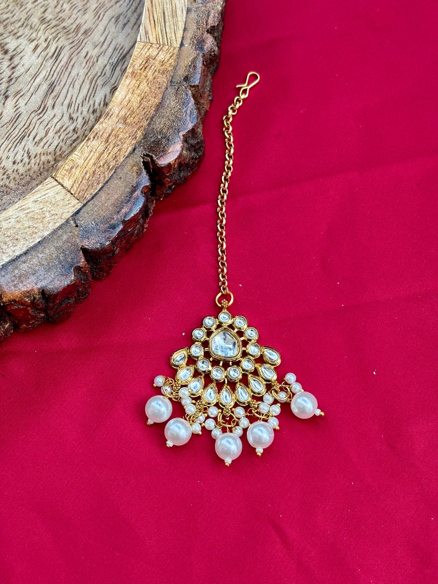 Ivory Charvi Kundan Jewellery Set