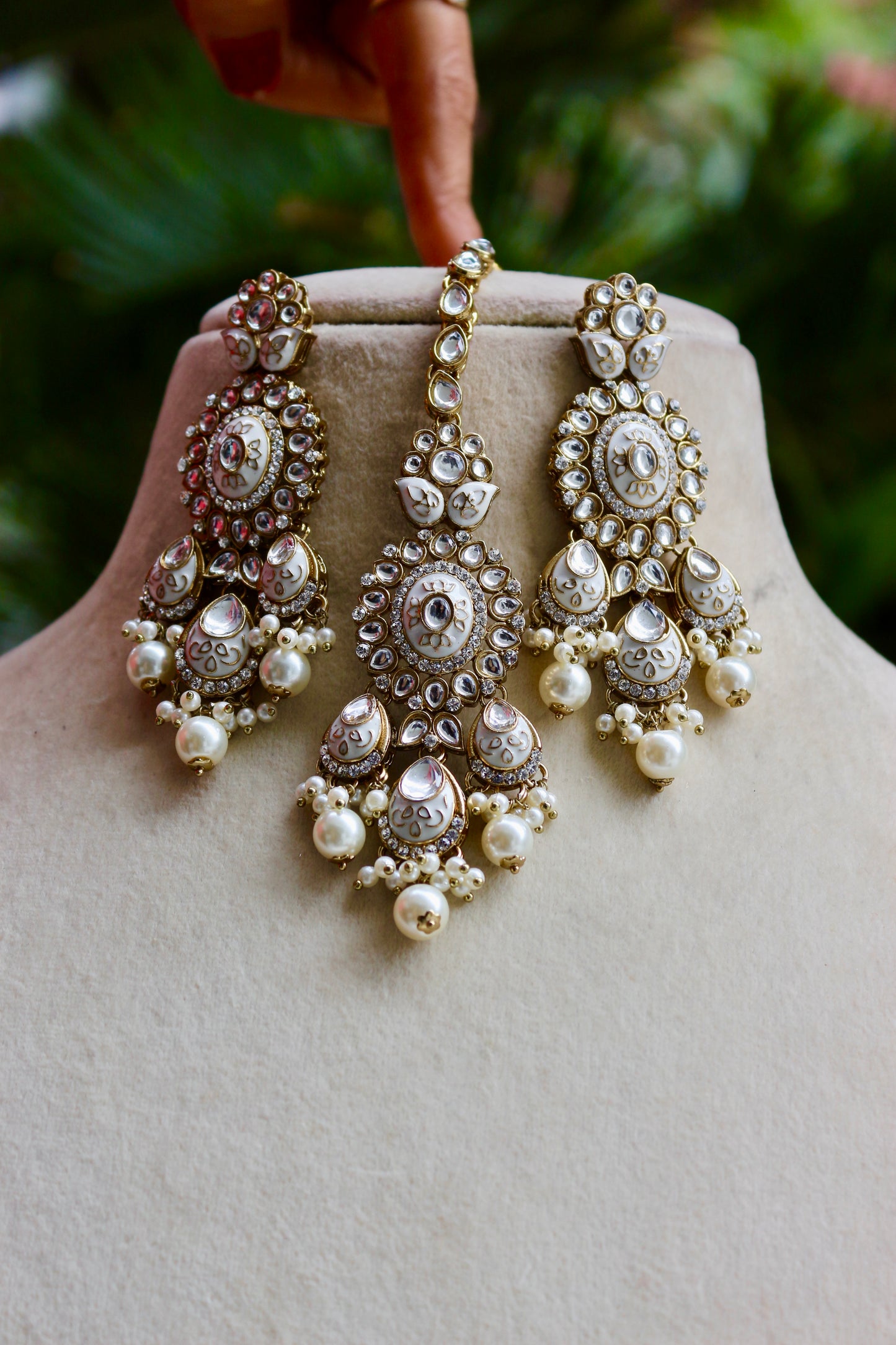 Ivory Vidya Kundan Jewellery Set