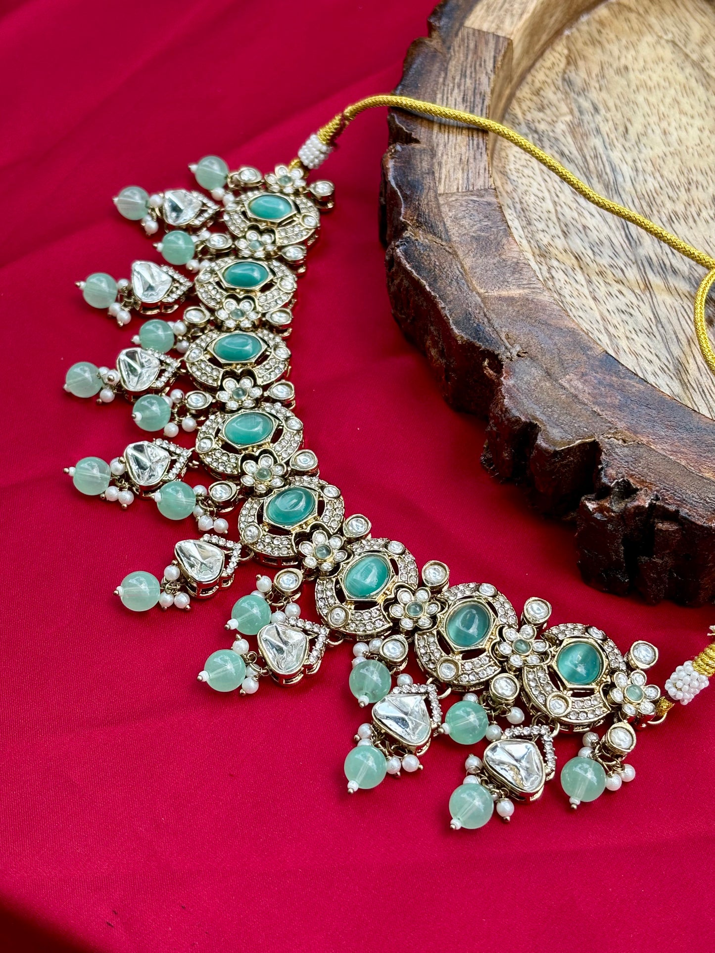 Mint Ena Kundan Jewellery Set