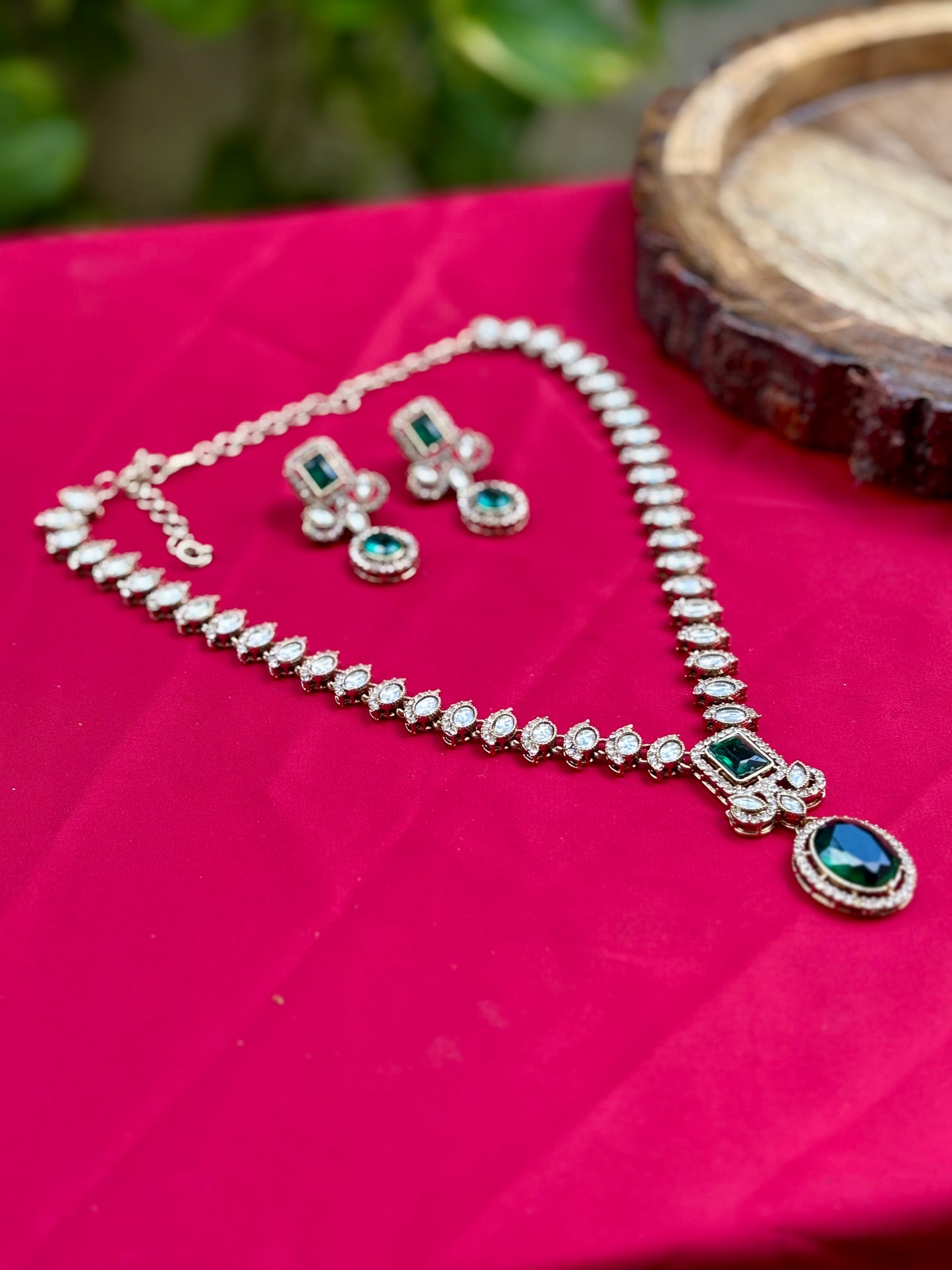 Emerald Nia Kundan Jewellery Set