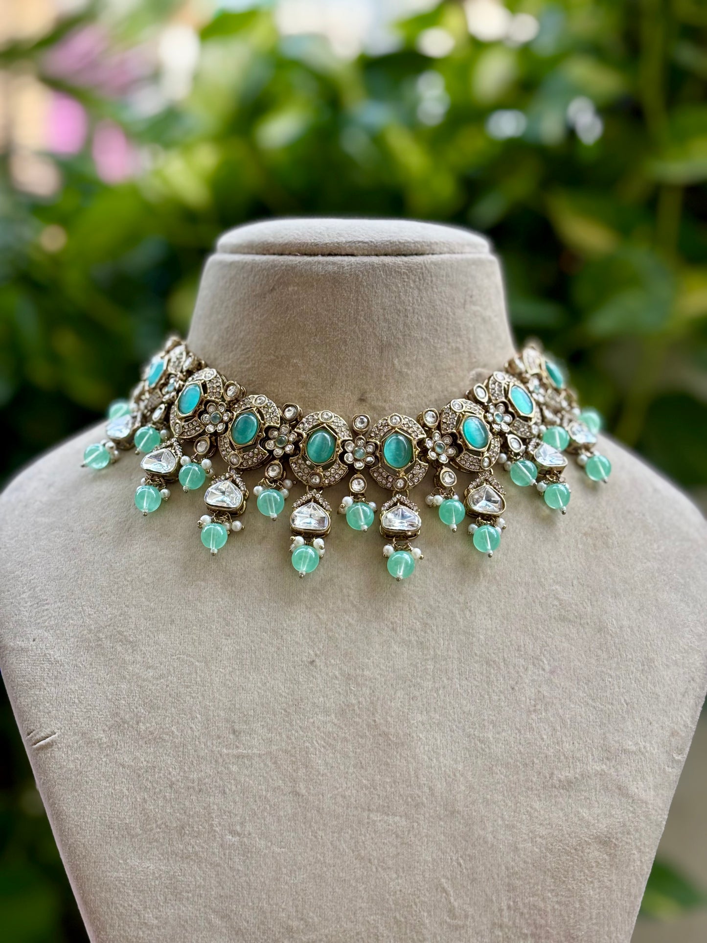 Mint Ena Kundan Jewellery Set