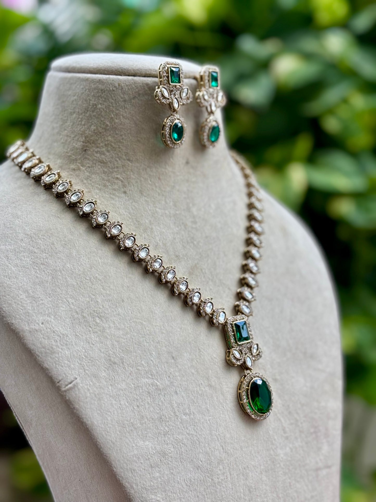 Emerald Nia Kundan Jewellery Set