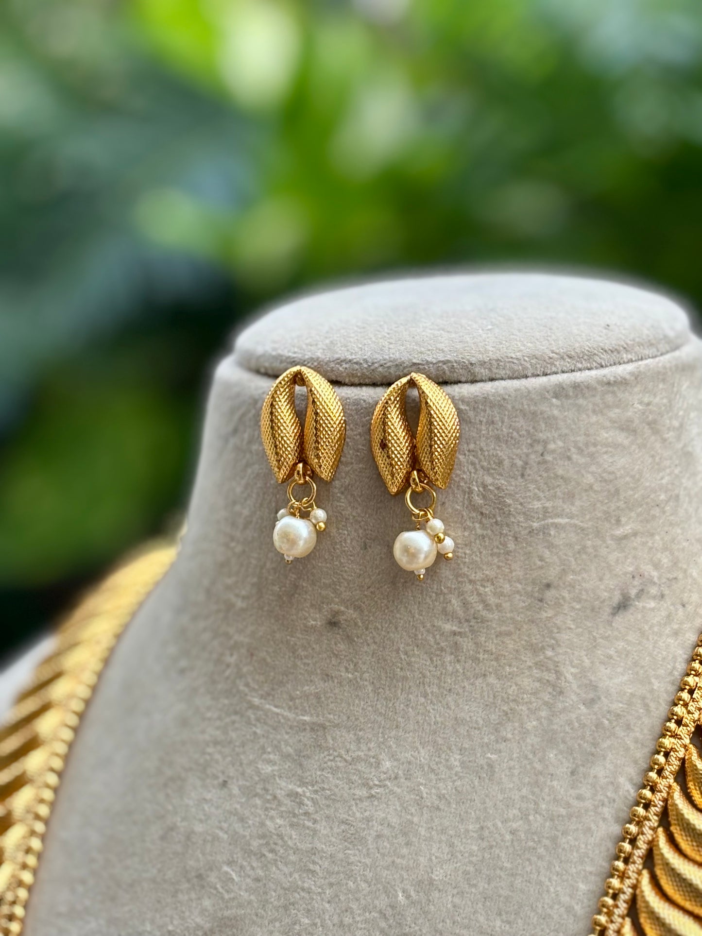 Gold Shivi Kundan Jewellery Set