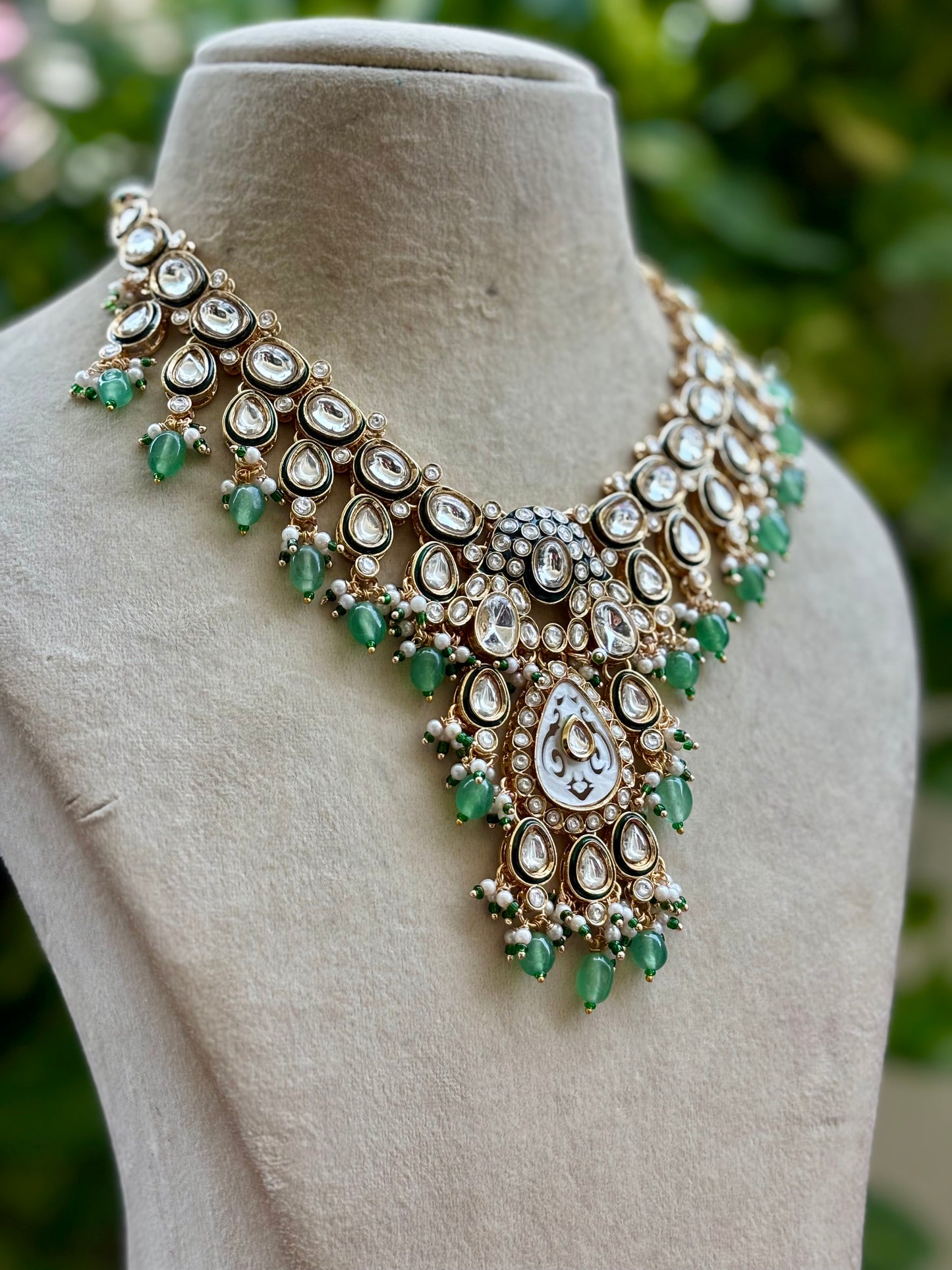 Mint Ishani Kundan Jewellery Set