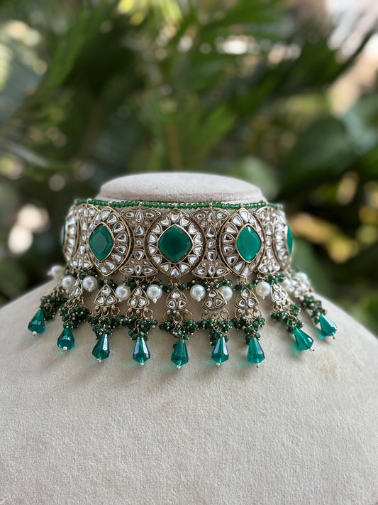 Emerald Alvin Kundan Jewellery Set