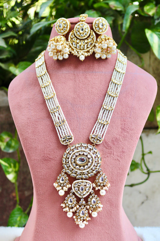 Ivory Sabya Kundan Jewellery Set