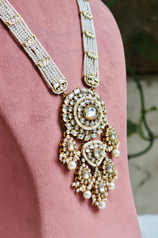 Ivory Sabya Kundan Jewellery Set