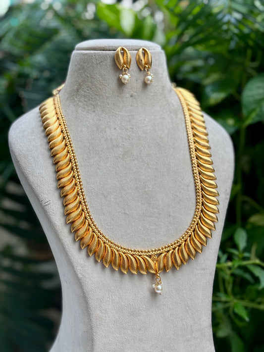Gold Shivi Kundan Jewellery Set